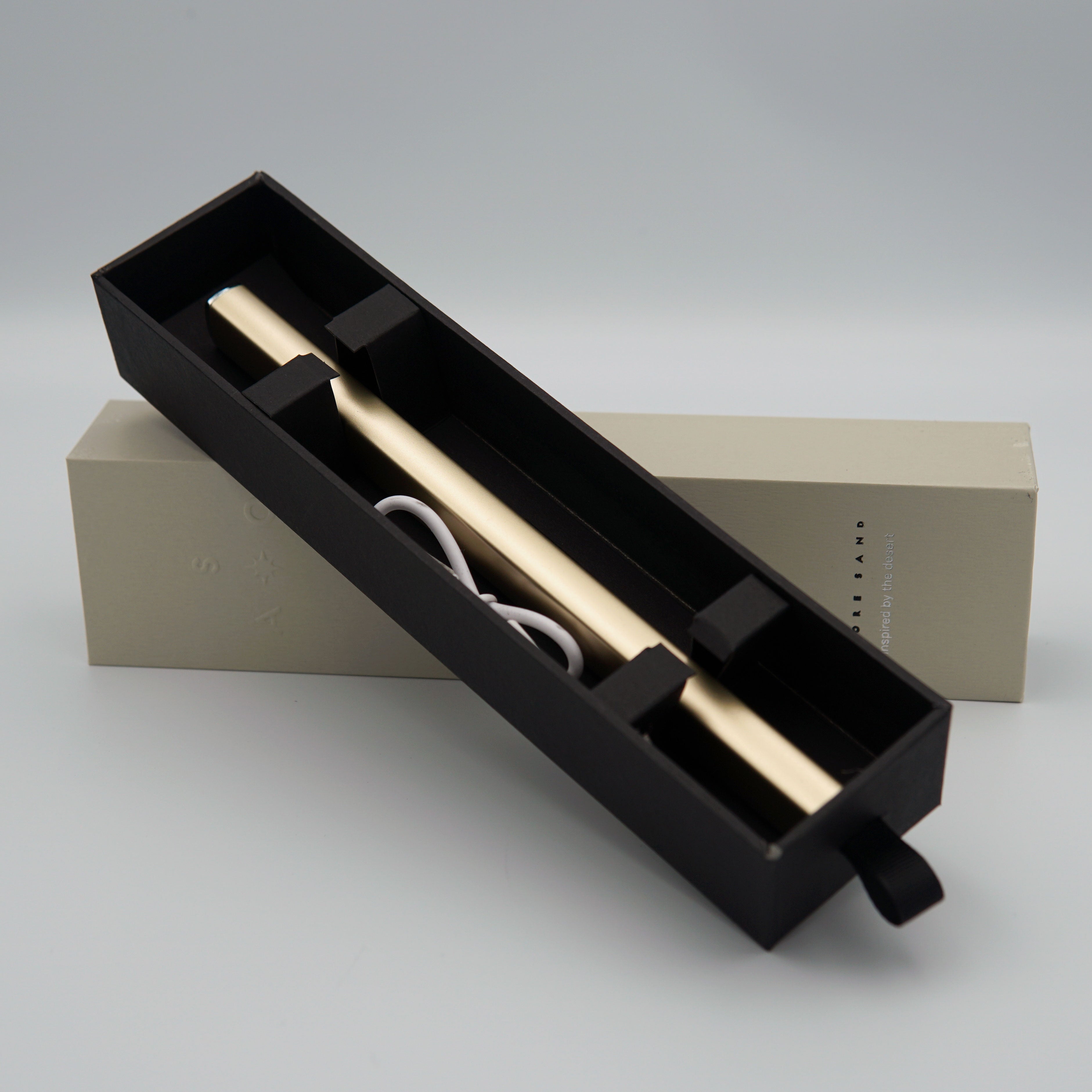 الولاعة الإلكترونية الفاخرة من Adore Sand